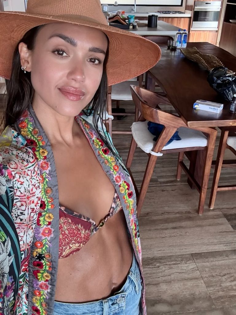 Jessica alba bikini cowboy hat