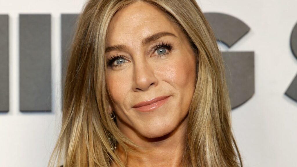 Jennifer Aniston, 56, wows in bikini – and boyfriend Jim Curtis, 50, reacts Jennifer Aniston, 56, wows in bikini - and boyfriend Jim Curtis, 50, reacts