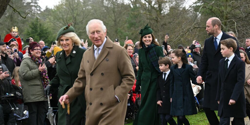 Here’s What the Royal Family Christmas Dinner at Sandringham Looks Like Here's What the Royal Family Christmas Dinner at Sandringham Looks Like