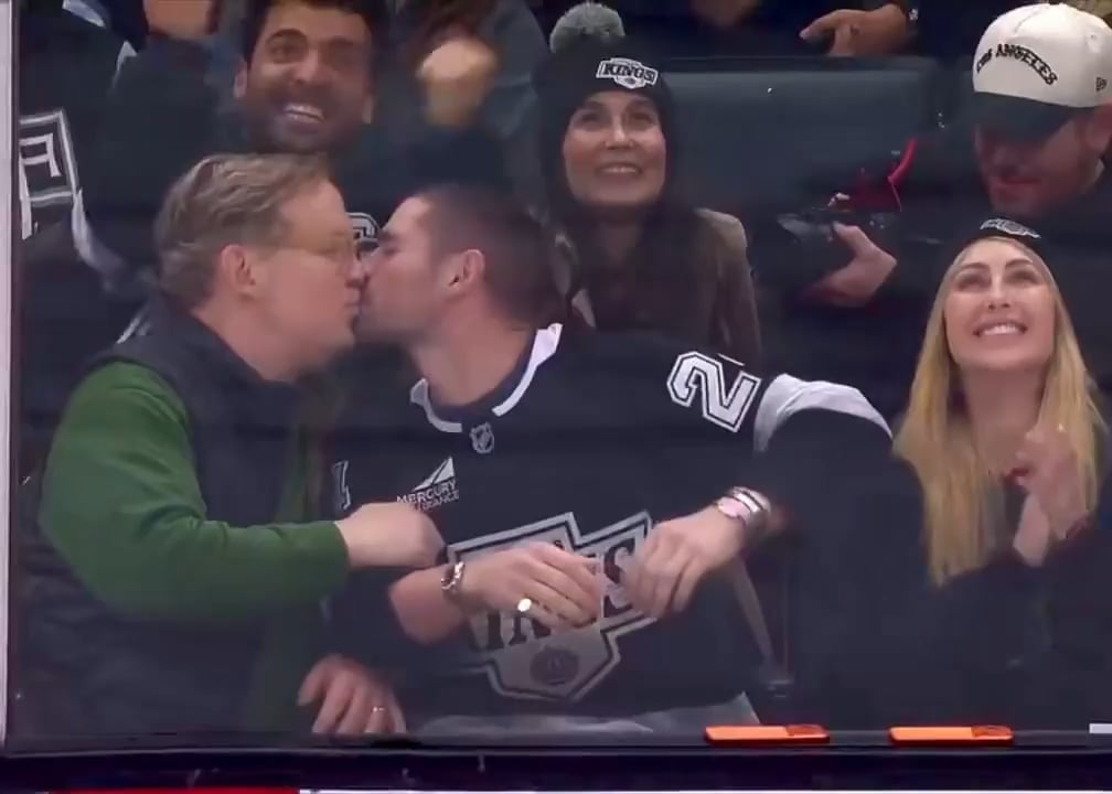 Andy Richter's moment at Kings game