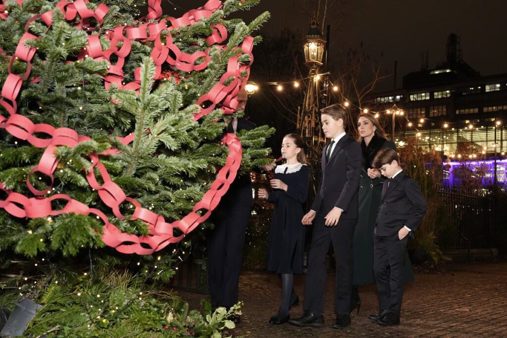 Together at Christmas: Princess Kate’s family comes together for star-studded carol service Together at Christmas: Princess Kate’s family comes together for star-studded carol service