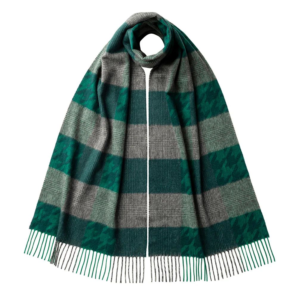 The Highgrove Heritage scarf worn by Lady Louise Windsor