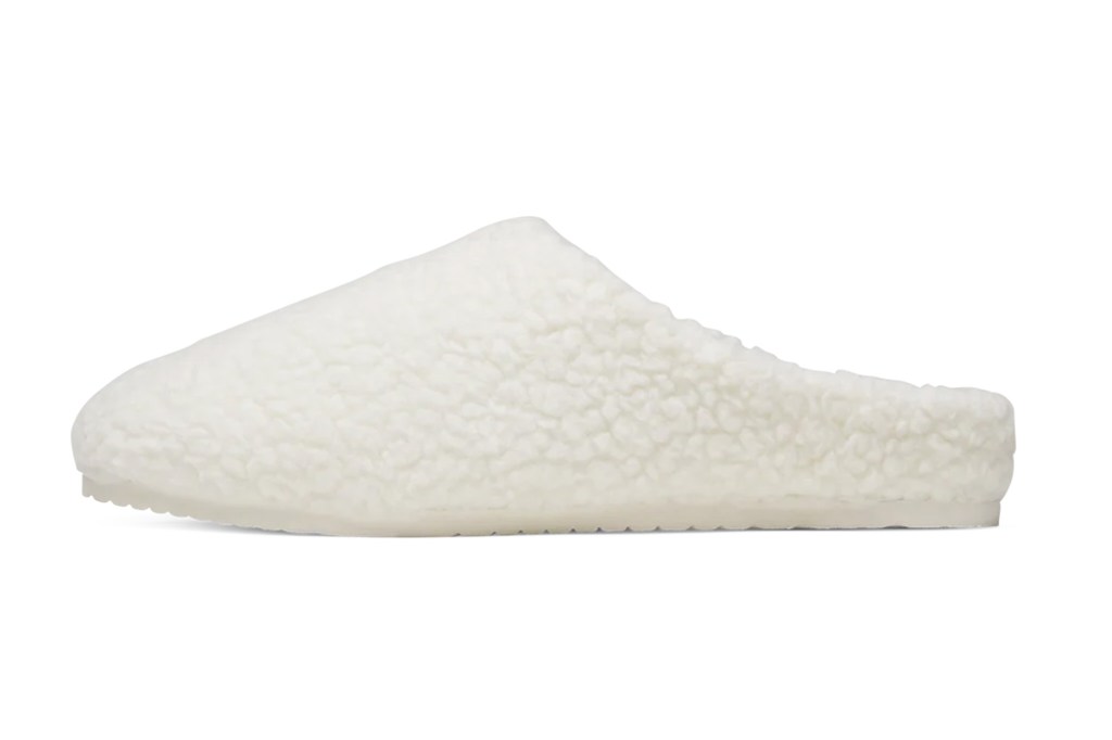 White sherpa slip-on slipper.