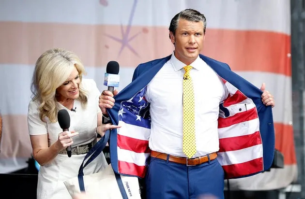 Former Fox News anchor Pete Hegseth and meteorologist Janice Dean on stage as Phil Vassar performs on “Fox & Friends” All-American Summer Concert Series on July 19, 2019 in New York City.