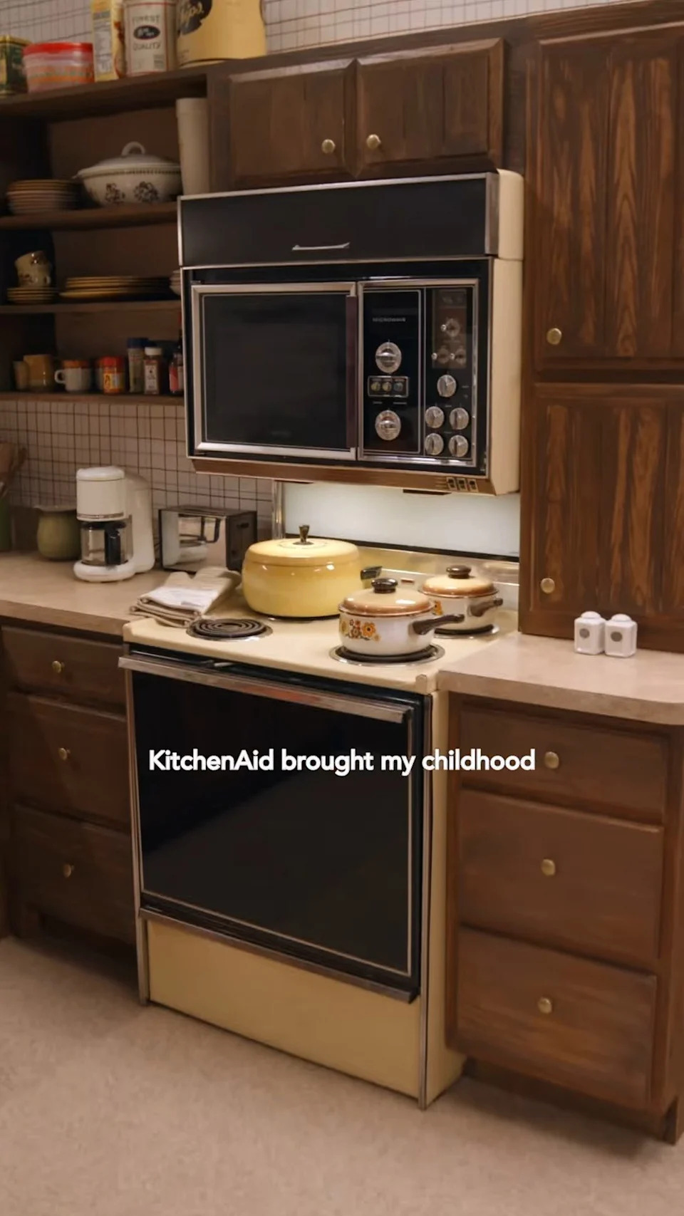 Although the pair were expecting to step into a holiday photo shoot, seeing their vintage wooden table and green refrigerator sent tears streaming down their face. <span class="image-credit">(Instagram)</span>