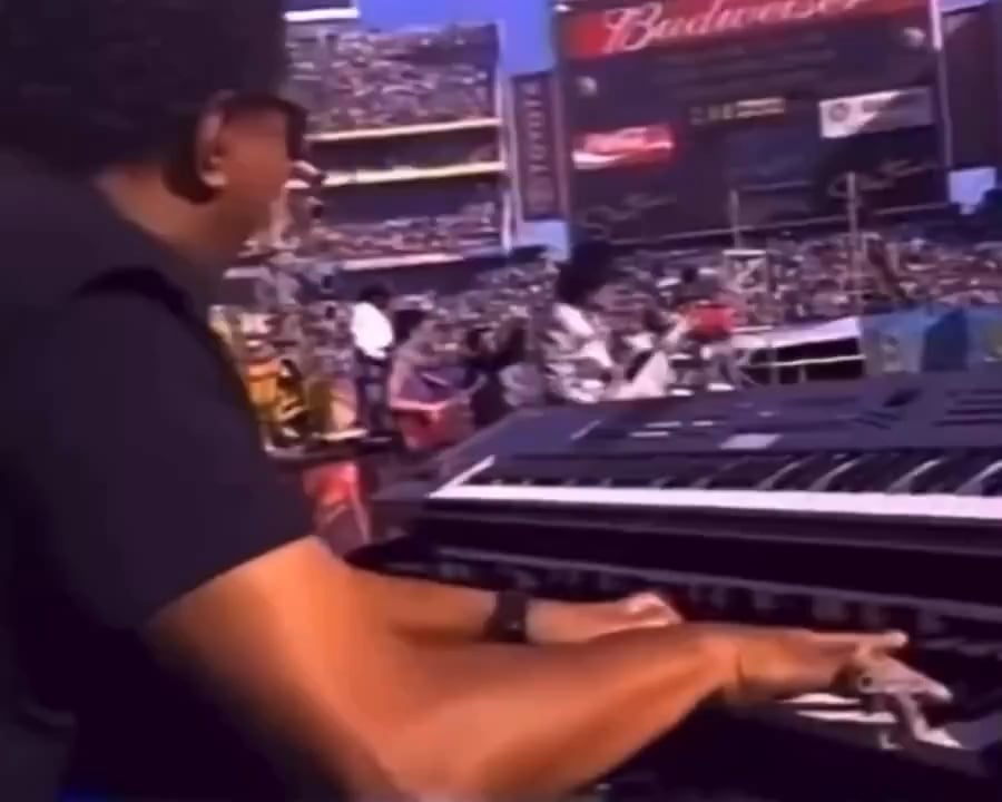 Beyonce performing at the 2003 Superbowl pregame show with Carlos Santana.