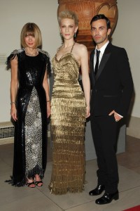 NEW YORK CITY, NY - MAY 7: (L-R) Anna Wintour, Cate Blanchett and Nicolas Ghesquiere attend The COSTUME INSTITUTE Gala in honor of "POIRET: KING OF FASHION" at The Metropolitan Museum of Art on May 7, 2007 in New York City. (Photo by BILLY FARRELL/Patrick McMullan via Getty Images)