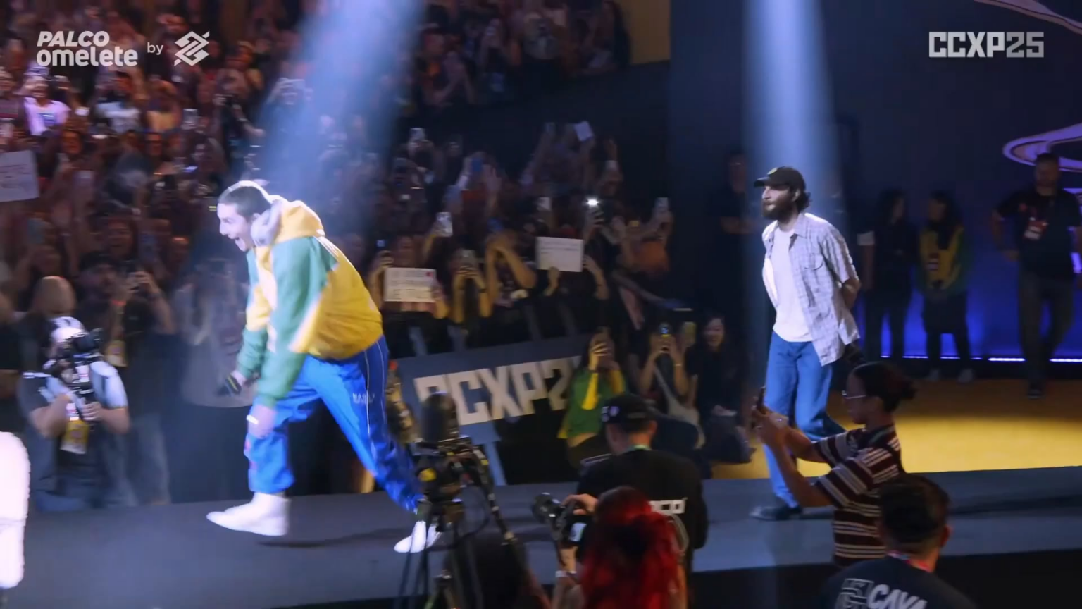 Timothée Chalamet Dances to "Crank That (Soulja Boy)" at CCXP25 in Brazil.