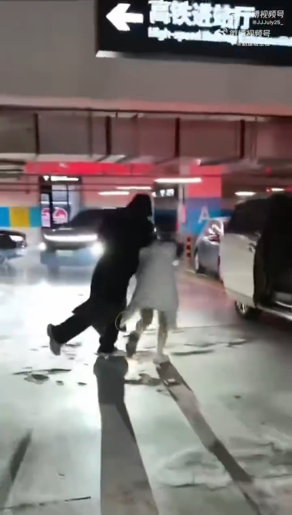 Ling Chao, of Chinese boy group ONER, gets physical with an alleged stalker