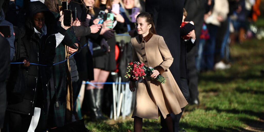 Prince William Reacts to Charlotte Taking Selfies With Fans