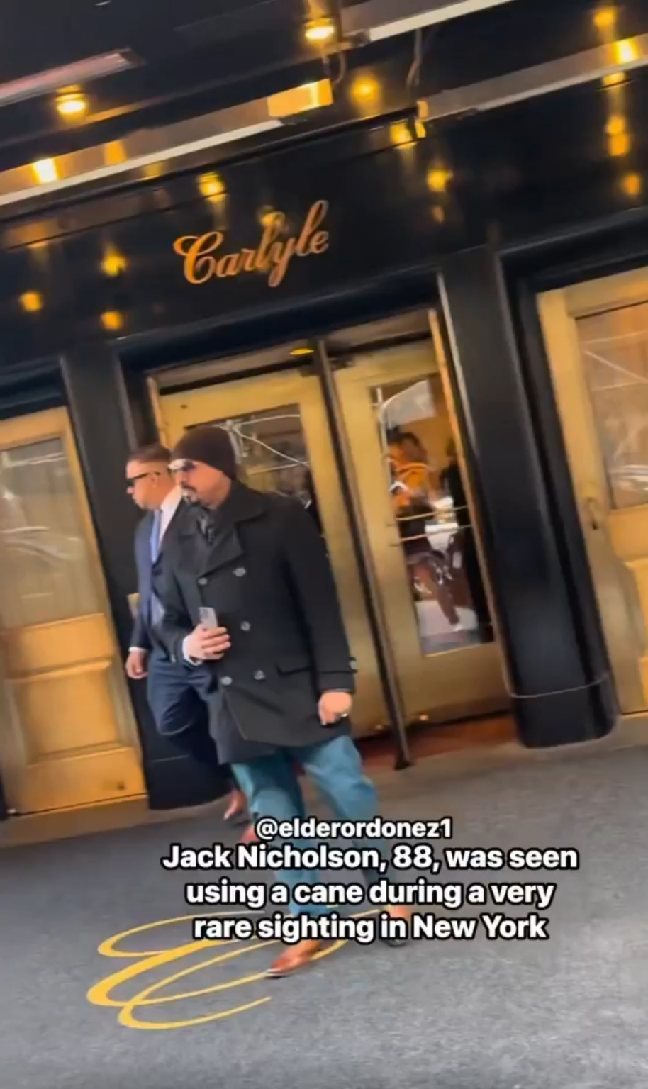 Jack Nicholson (88) during a very rare sighting in New York City. He agreed to sign autographs for fans who had lined up along the sidewalk, but they became so excited that his security team decided it wasn’t safe and quickly escorted him away