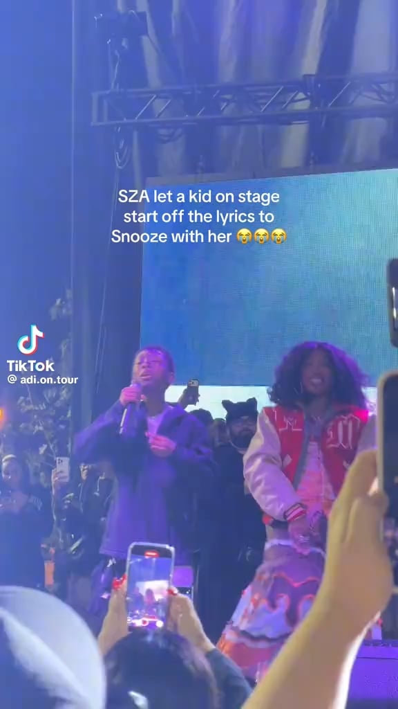 SZA let a young fan sing with her on stage during her performance at TDE Christmas concert
