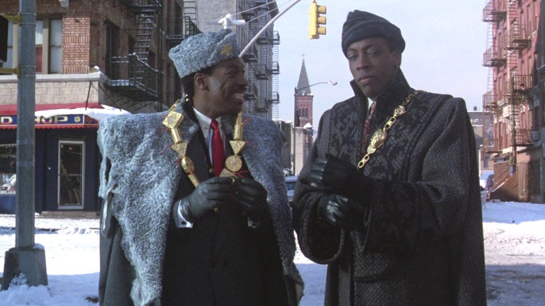 Eddie Murphy and Arsenio Hall as Akeem and Semmi standing in a snowy New York in Coming to America