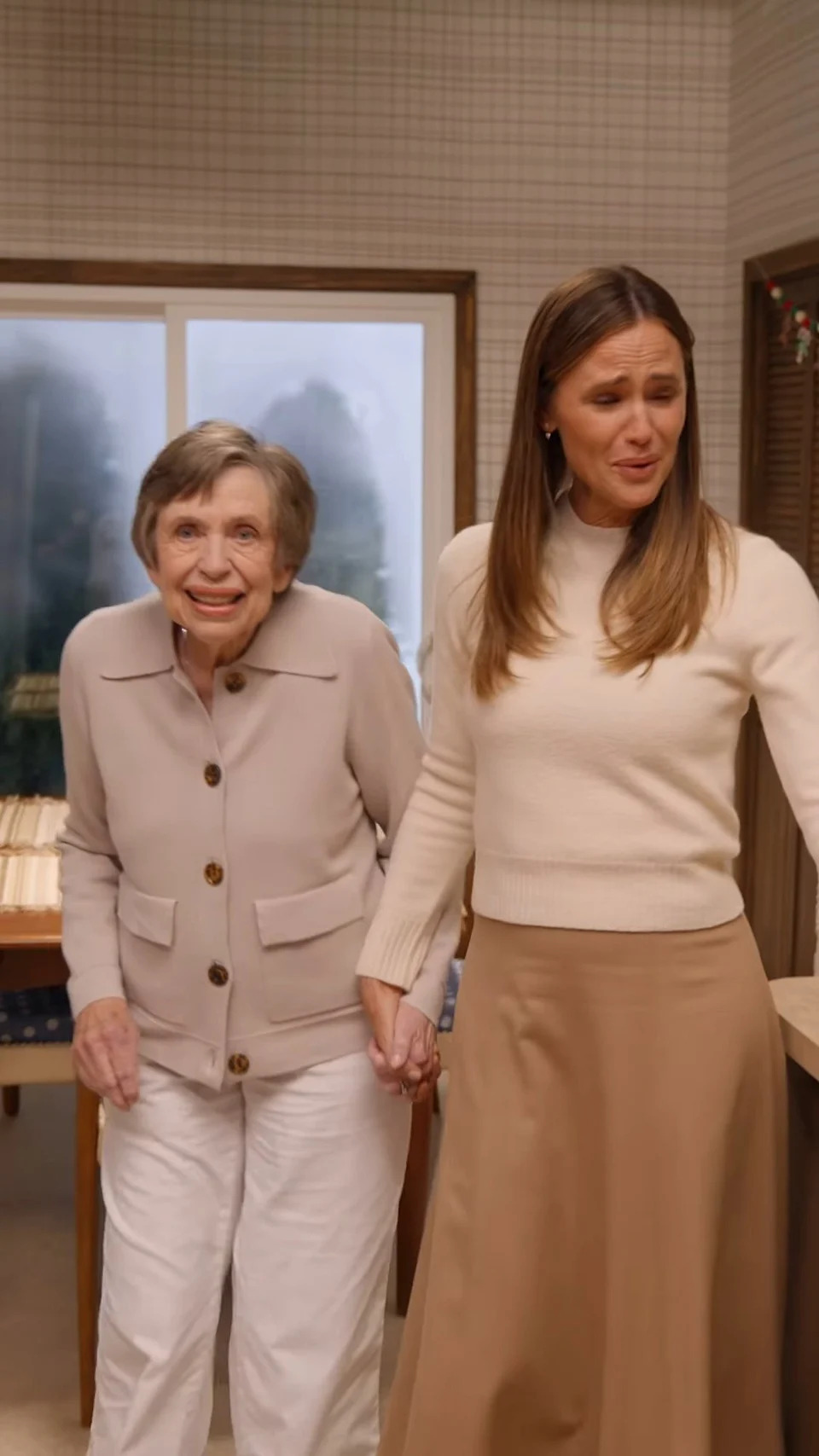 Garner, 53, and her mom, Patricia Ann, got emotional when the appliance company built an exact replica of the kitchen the actress grew up in. <span class="image-credit">(Instagram )</span>