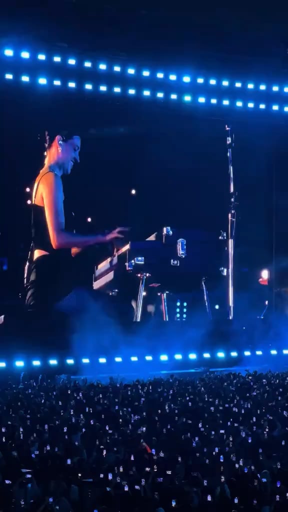 Dua Lipa covers “Amor Prohibido” by Selena at the final ‘Radical Optimism’ show in Mexico City (December 5, 2025)