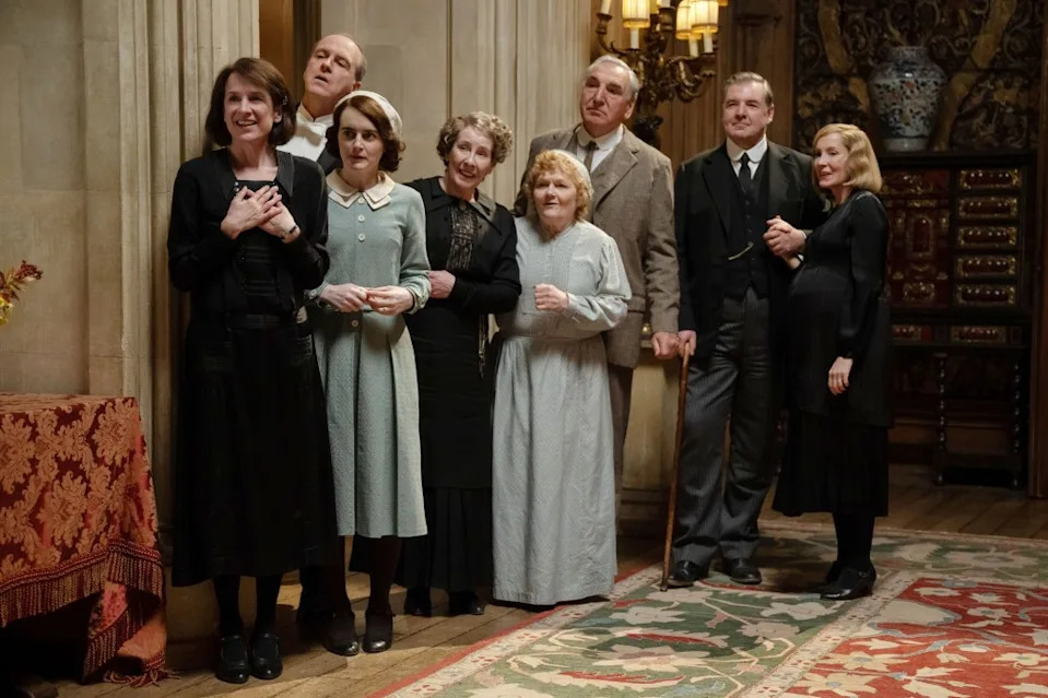 Raquel Cassidy, Kevin Doyle, Sophie McShera, Phyllis Logan, Lesley Nicol, Jim Carter, Brendan Coyle, Joanne Froggatt in “Downton Abbey: The Grand Finale.” ©Focus Features/Courtesy Everett Collection