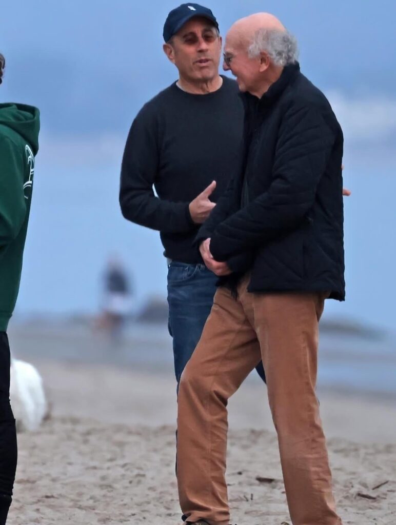 Jerry Seinfeld , Larry David and Gwyneth Paltrow meet up at a beach in California (pics via Deuxmoi)