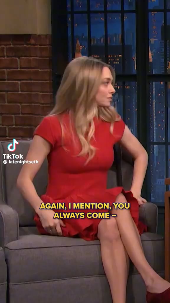 Amanda Seyfried Shows Off Her Magic Skills on Seth Meyers