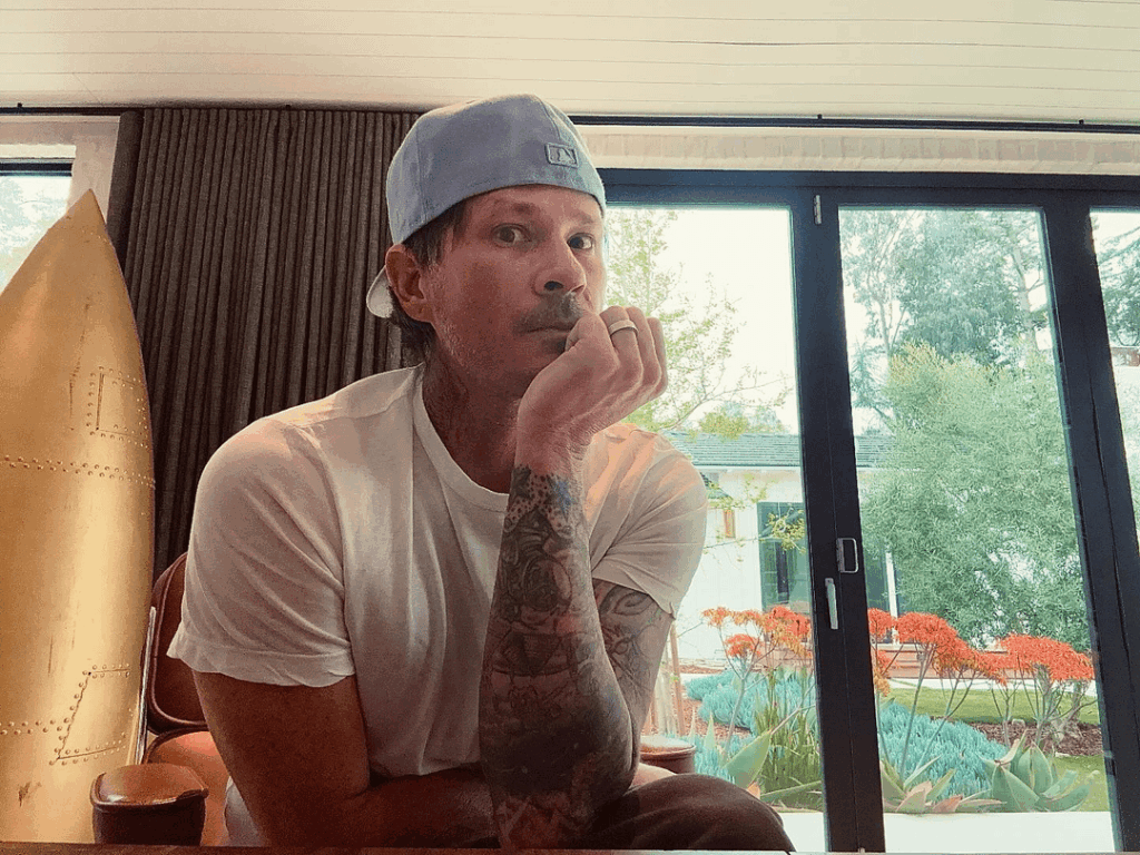 Happy birthday to the legendary lead singer of Blink 182, Tom Delonge, who turns 50 today