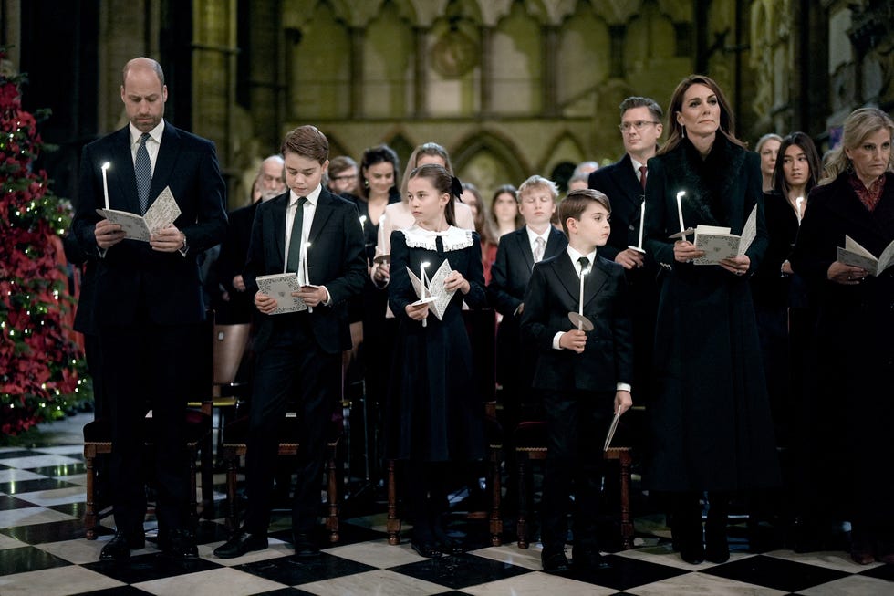 (l r) britain's prince william, prince of wales, britain's prince george of wales, britain's princess charlotte of wales, britain's prince louis of wales and britain's catherine, princess of wales attend the fifth annual "together at christmas" carol service" at westminster abbey in london on december 5, 2025. (photo by aaron chown / pool / afp)
