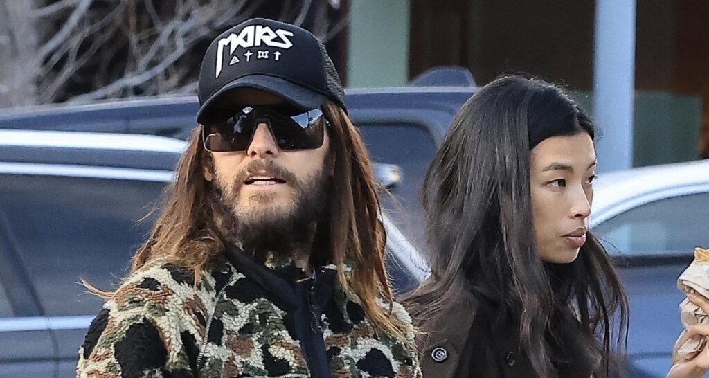 Jared Leto Spotted Out In Aspen With Model Thet Thinn Ahead of Christmas | Jared Leto, Thet Thinn | Celebrity News and Gossip | Entertainment, Photos and Videos