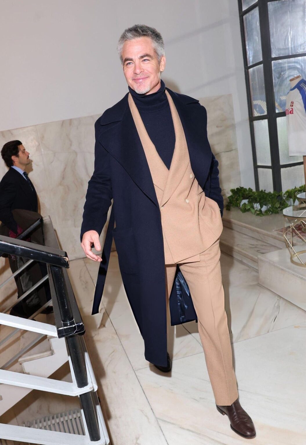 Chris Pine attended the Como 1907 vs Sassuolo football match in Italy. (November 28, 2025)