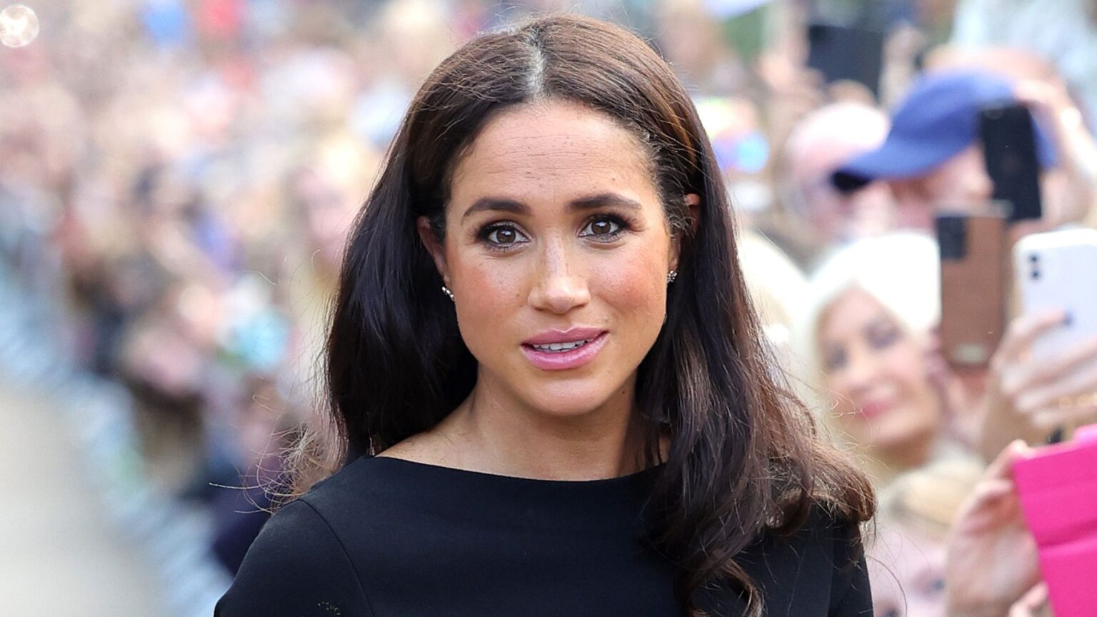 Meghan Markle Contacts Estranged Dad After Amputation News meghan markle in u.k.