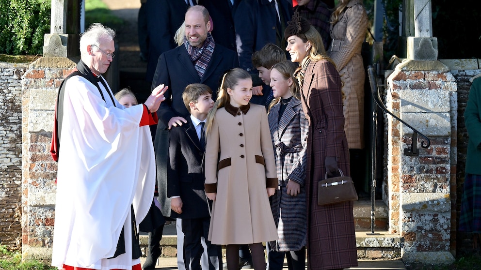 Prince William, Kate Middleton and kids spread cheer on Christmas