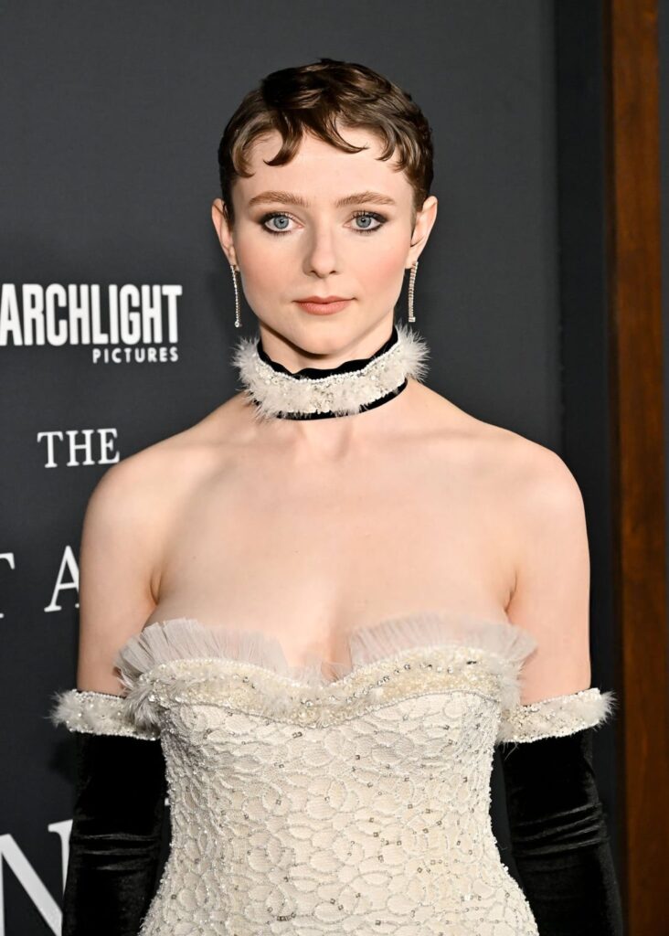Thomasin McKenzie at the premiere of "The Testament of Ann Lee" in Los Angeles (14/12/2025)