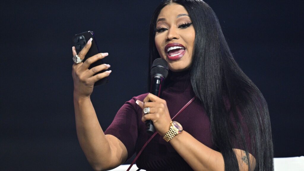 Nicki Minaj praises Trump, Vance at Arizona conservative event Nicki Minaj praises Trump, Vance at Arizona conservative event