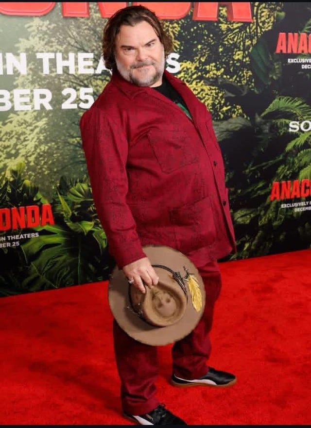 Elle Fanning’s crush Jack Black and Paul Rudd at the ‘Anaconda’ premiere in Los Angeles (December 13, 2025)