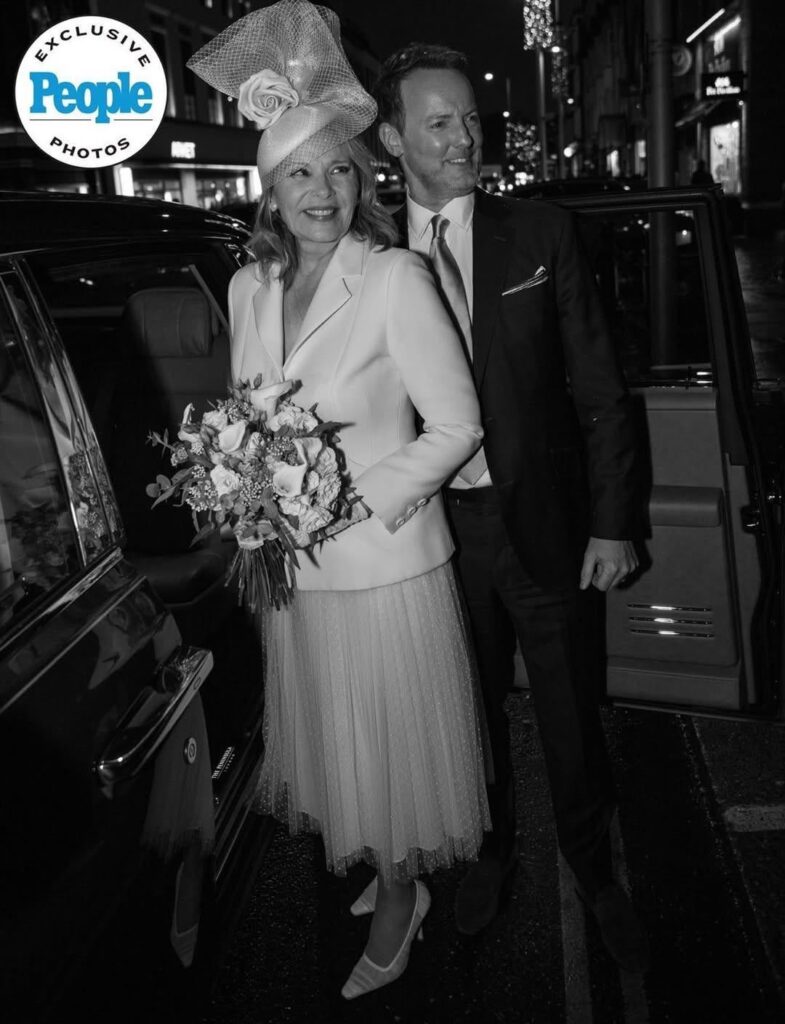 ‘Sex and the City’ alum Kim Cattrall & audio engineer Russell Thomas have tied the knot. The pair exchanged vows today at Chelsea Old Town Hall in London. (December 4, 2025)