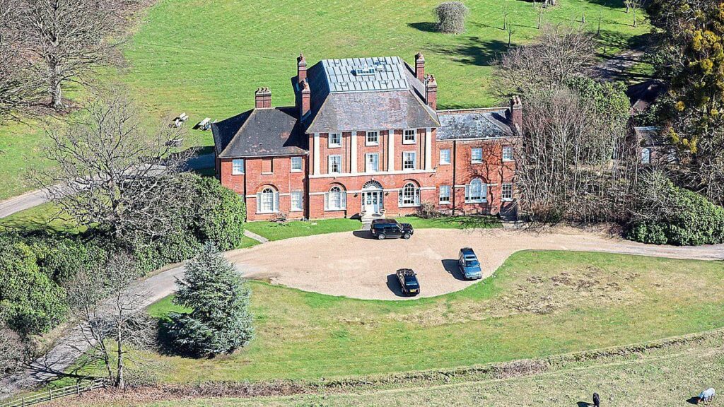 Christmas tree shoppers face detour due to William and Kate's new home