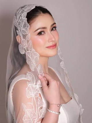 Filipino actress Carla Abellana got married for second time to her high school sweetheart her wedding gown was designed by Rosa Clará