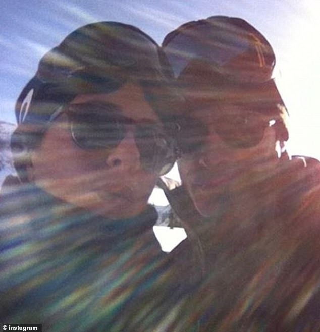 Jennifer Aniston and her ex-husband Justin Theroux snapped a photo on the Telluride slopes in 2016