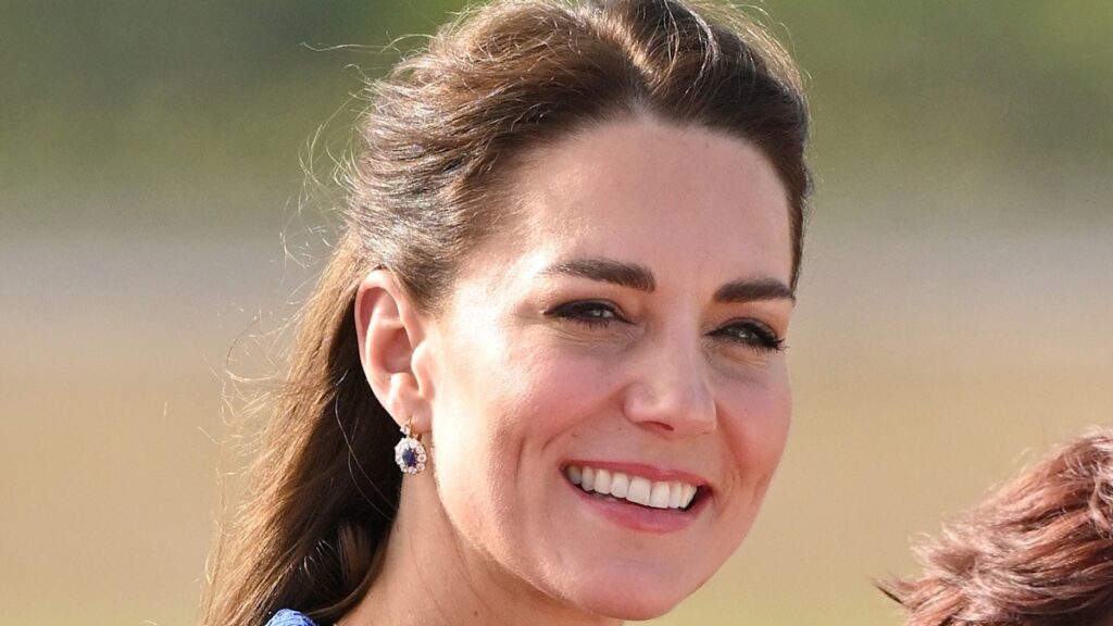 Kate Middleton sculpted skirt proves officewear doesn't have to be 'basic'