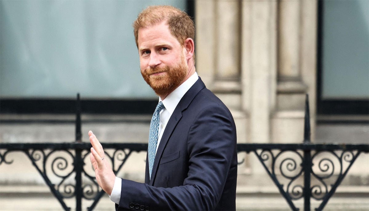 Prince Harry 'stands at a crossroads'