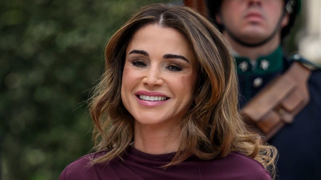Queen Rania revives 1940s fashion in £4k outfit – with shoulder pads