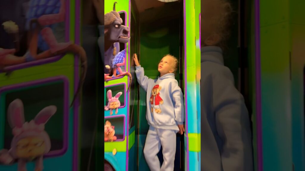 Zoo Zoo Zoo ZOOTOPIA 2 VIRAL DANCE #disney @Shakira #youtubeshorts #shorts #viralvideo #zootopia2