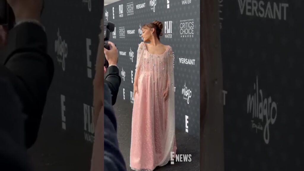 We’re over the rainbow to see Ariana Grande arrive to the #CriticsChoice awards. 😍 #AwardsSeason