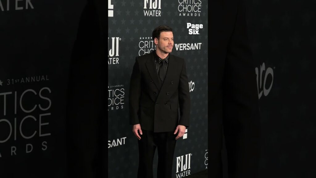 Rich cus I just saw 'Heated Rivalry' star François Arnaud at the 2026 Critics Choice Awards🔥 #shorts