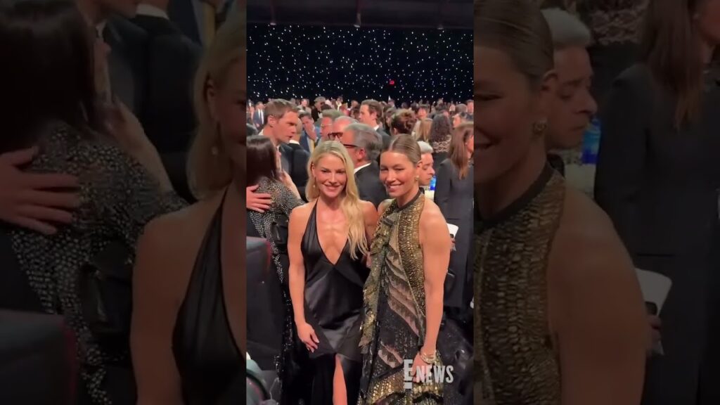 Two pretty best friends. 😍 Jessica Biel & Ali Larter at the #CriticsChoice awards. #AwardsSeason