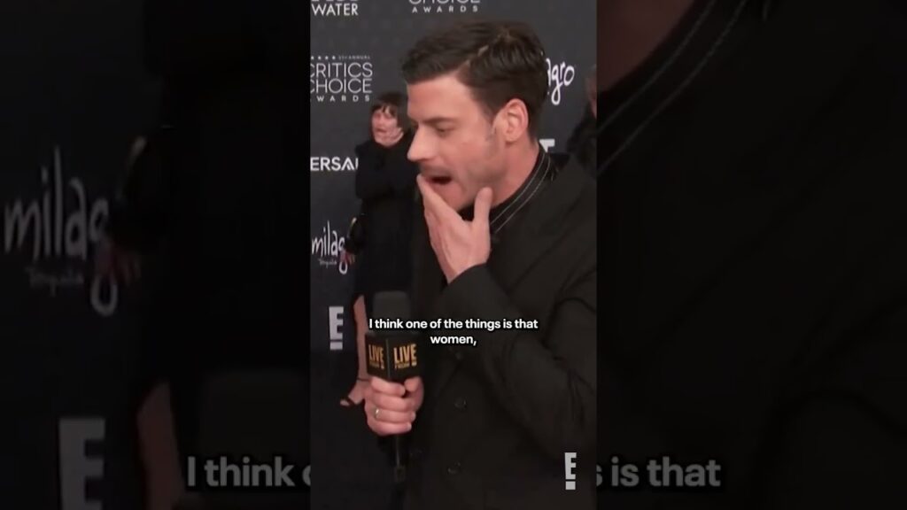 “Heated Rivalry” star François Arnaud talks text chains with cast. #CriticsChoice #AwardsSeason