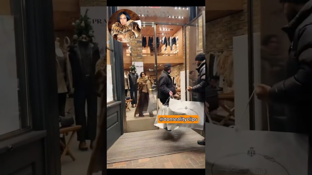 Kim Kardashian on a luxurious shopping spree at Prada Store in Aspen, CO for the New Years❄️ Kim Kardashian on a luxurious shopping spree at Prada Store in Aspen, CO for the New Years❄️