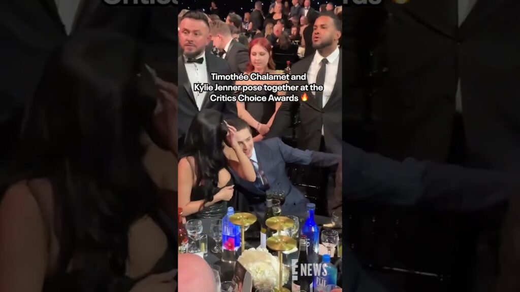 Timothée Chalamet and Kylie Jenner show PDA at the #CriticsChoice awards. 💋 #AwardsSeason