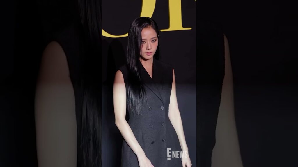 Jisoo is that typa (birthday) girl. 🎂 (🎥: Getty)