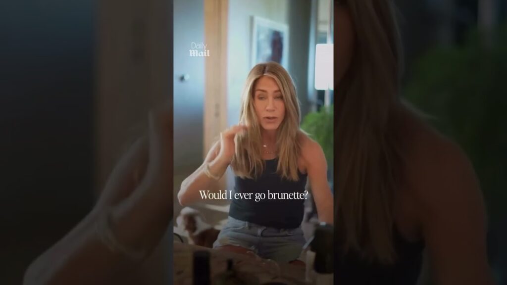 Jennifer Aniston and Courteney Cox debate whether blondes have more fun