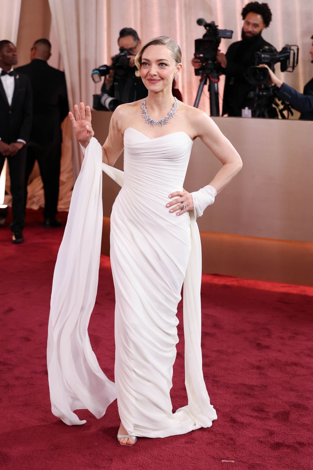 The video showed Amanda - who was nominated for The Testament of Ann Lee – pulling a face before forcing a smile and applauding the winner.