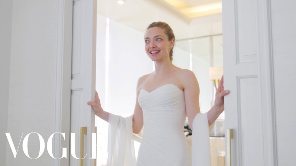 Inside Amanda Seyfried’s Golden Globes Look | Vogue