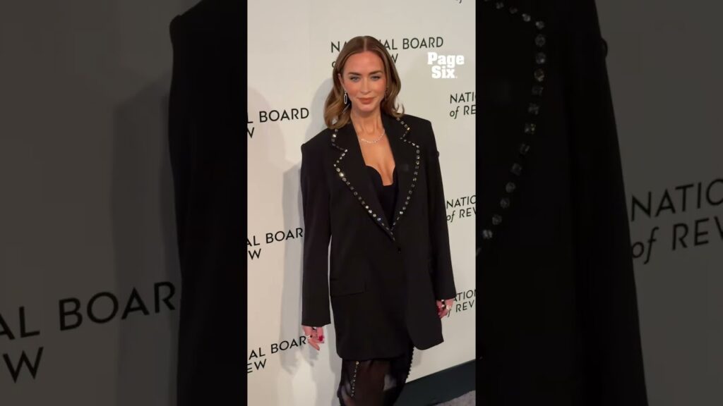 The radiant Emily Blunt poses at The 2026 National Board of Review Gala 💗 #shorts